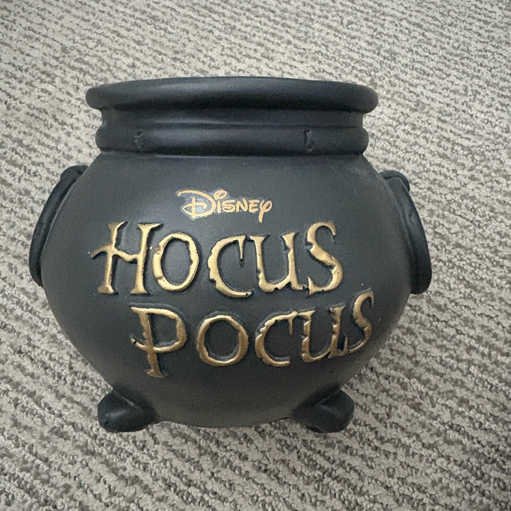 Disney Black and Gold Hocus Pocus Decor Accents
